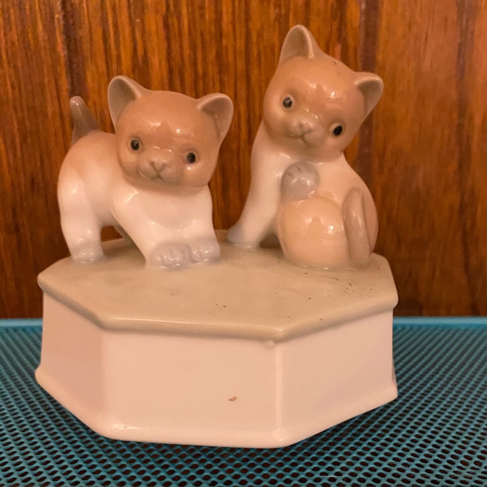 **PRICE DROP**Porcelain KittenMusic Box - “Memory”